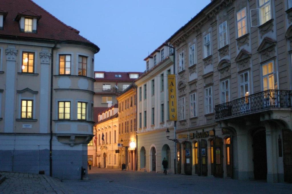 Second Home In Heart Of Pressburg Exterior foto